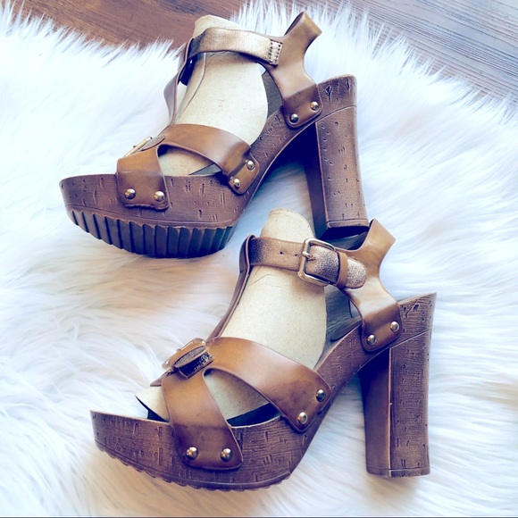 Southern Fried Chics Shoes - Queen 👑 City 🌆 🆕 4.5 Platinum Heels